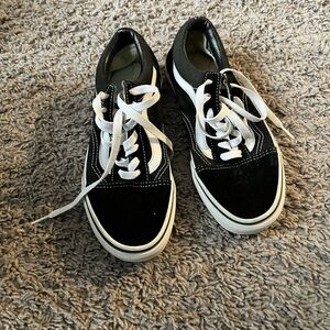 Vans Kids Black and White Sneakers it says size 5 in MENS AND 6.5 in WOMENS